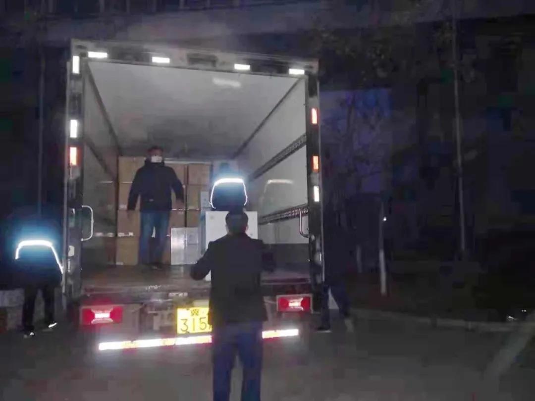 這樣深夜連續作業，已堅持了多日